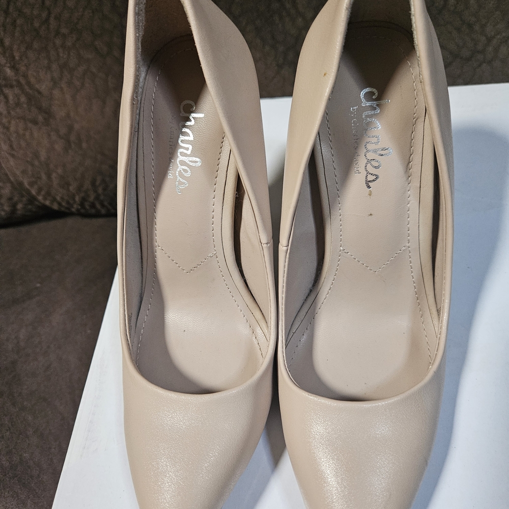 Charles By Charles David Cream Pact Pump Shoes Size 4.5